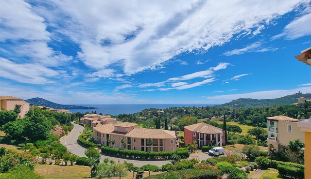 Sea view apartment 6 pers near the beaches in Agay