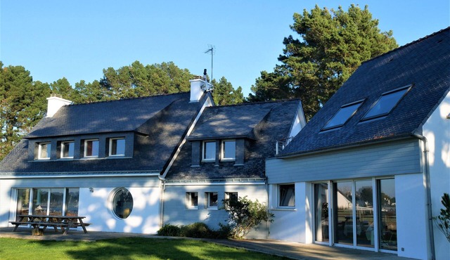 Seaside facing port La Trinité/Mer 14p - 7 bedrooms- 2 living rooms- 4 bathrooms-5 wc