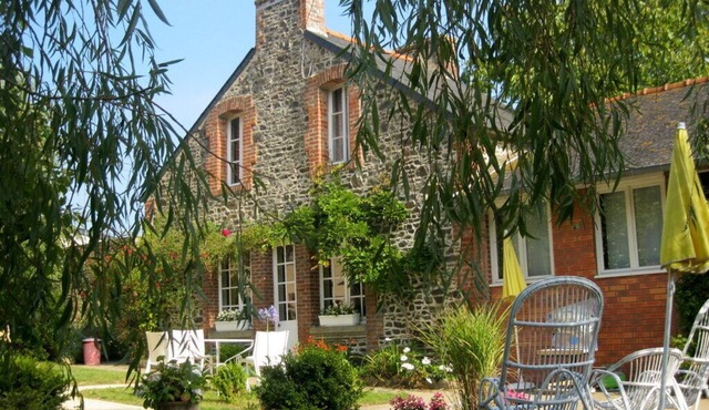 Seaside house in large enclosed garden in Binic