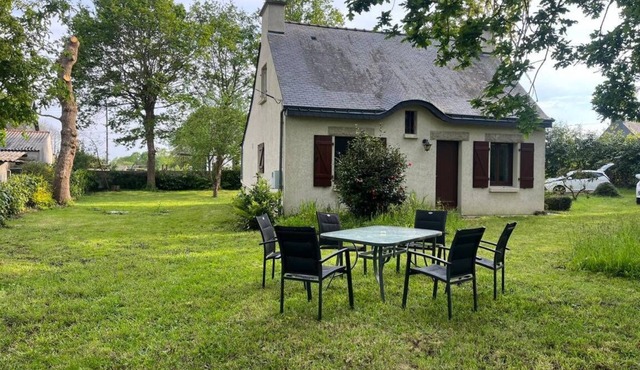 Small house, 3km from the sea, on large enclosed garden