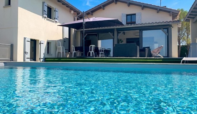 Spacieuse villa avec piscine privée à Aujols