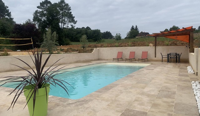 Spacious Renovated Farmhouse with Swimming Pool - Sleeps 14