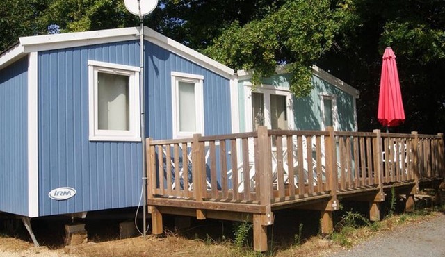Spacious 3-bedroom mobile home with terrace