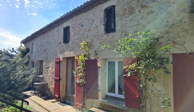 Spacious 5 bedroom family home in the picturesque medieval village of Belvès