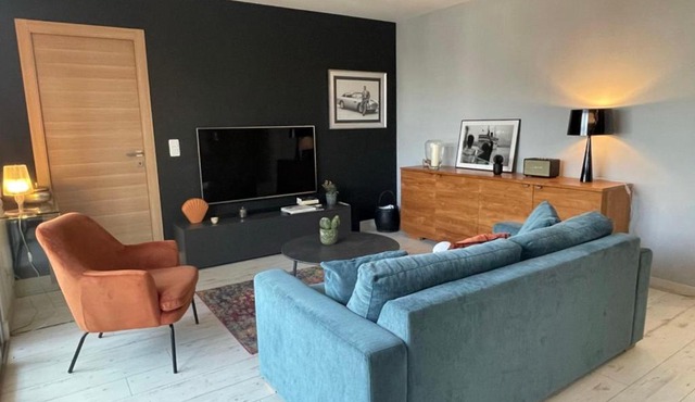 Spacious and Stylish One-Bedroom Apartment on Place de Gaulle Antibes