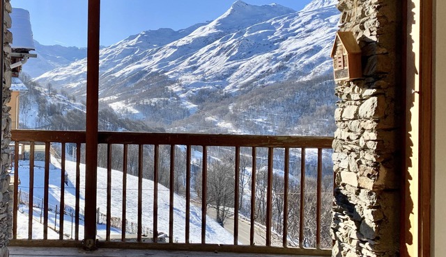 Spacious Authentic Chalet in the 3 Valleys