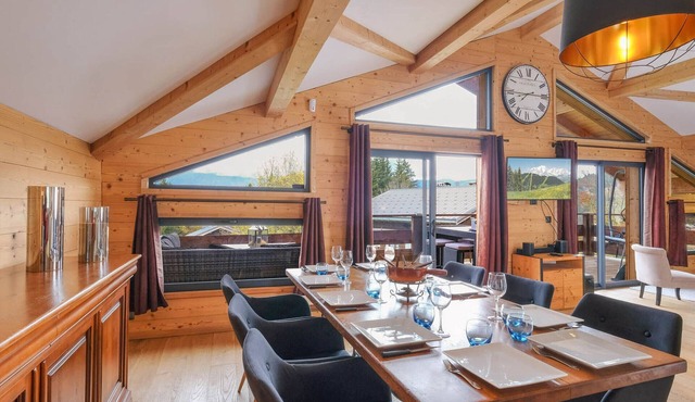 Spacious chalet for 11 guests in Crest-Voland