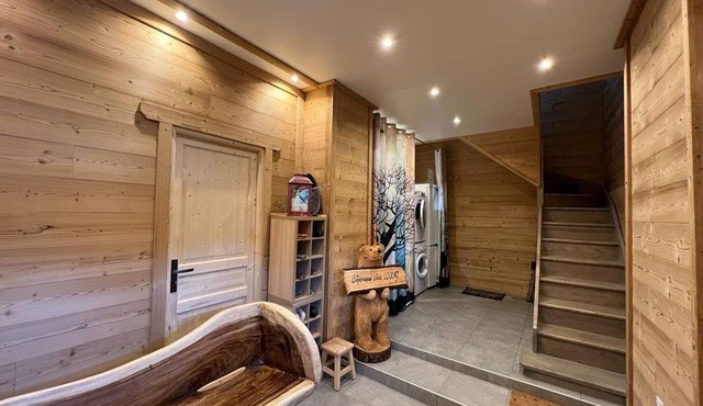 Spacious chalet in Les Angles with 4 bedrooms and relaxation area