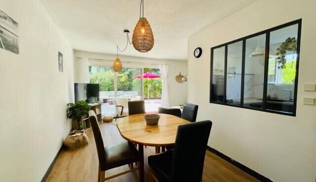 Spacious cocoon with pool in La Rochelle