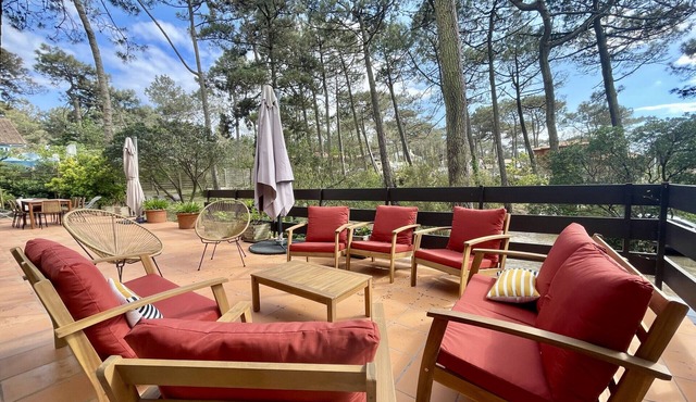Spacious family home a stone's throw from the ocean