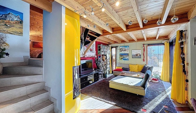 Spacious luxury chalet near slopes, beds made, cleaning included