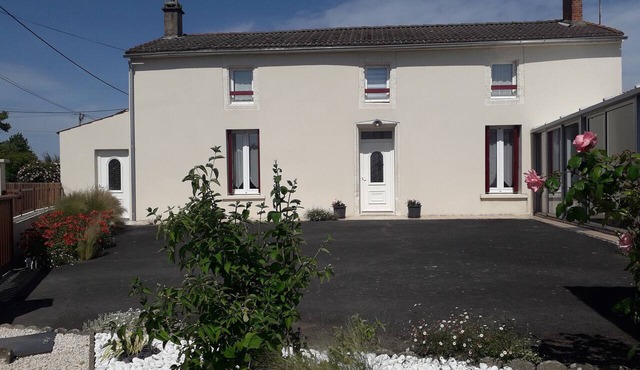 Spacious Holiday Home Laplanque – Marais Poitevin in Vendée!