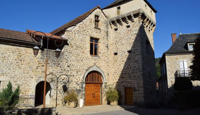 Spacious house with peaceful garden in the heart of a beautiful village.