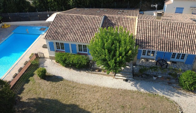 Spacious villa with pool & all comforts, at the foot of Mont Bouquet, near Uzes