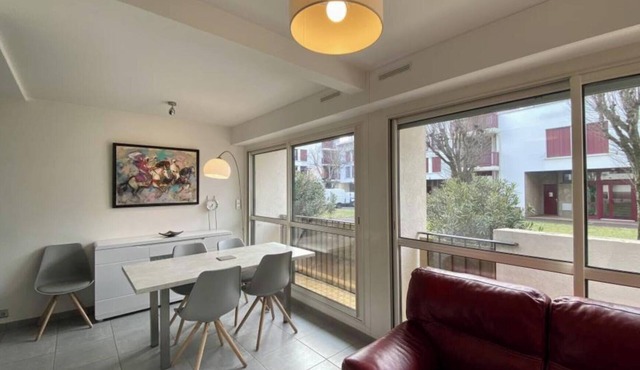 ST JEAN DE LUZ BEL F3 10 MINUTES WALK FROM THE PORT/TOWN CENTER/BEACH/STATION. WIRELESS