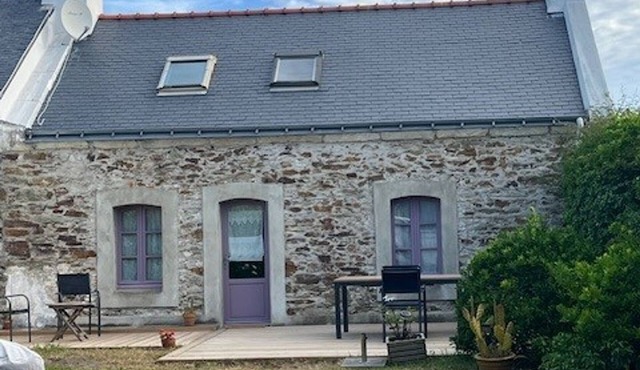 Stone house with garden 1500 m from Vazen beach
