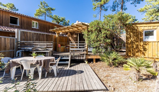 'Studio 500m from Carcans Beach' with Garden & Wi-Fi