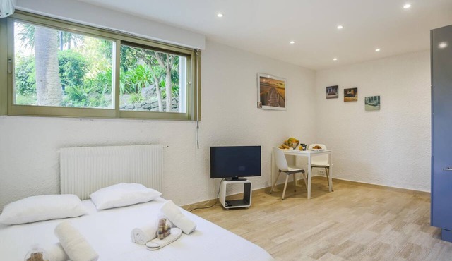 Studio A/C 'La Californie'-Upscale Quiet Residence