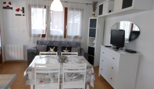 Studio Apartment 'La Joue Du Loup' with Mountain View, Shared Pool and Shared Garden