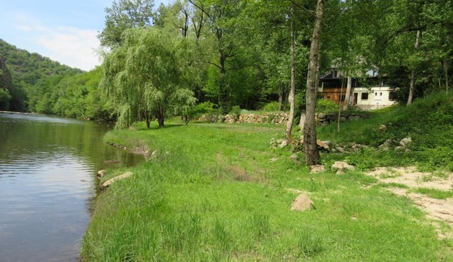Studio au bord de la Rivière