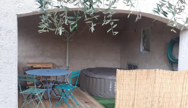 studio bas de villa, jardin et spa (été seulement)