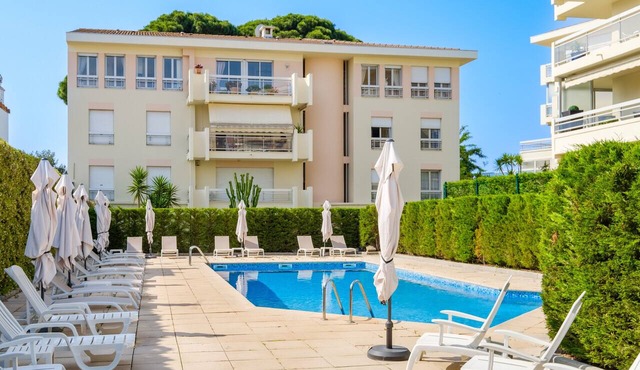 Studio 'Bellevue Cannes' with Mountain View, Shared Pool and Air Conditioning