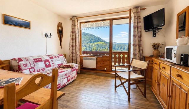 Studio cabine ensoleillé avec balcon à 1450m - FR-1-505-19