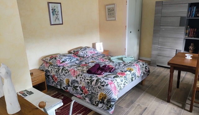 Studio "Chez Fred et Angela" with Shared Garden and Wi-Fi