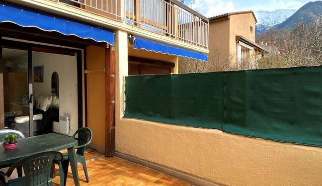 Studio Classé 2 Étoiles en Rez-de-jardin Avec Grande Terrasse a 5 min à Pied du Centre Ville