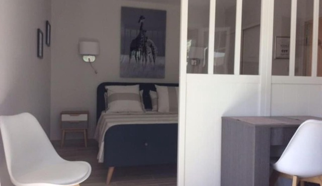 Studio climatisé avec petit jardin