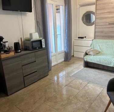 studio climatisé proche port et plages