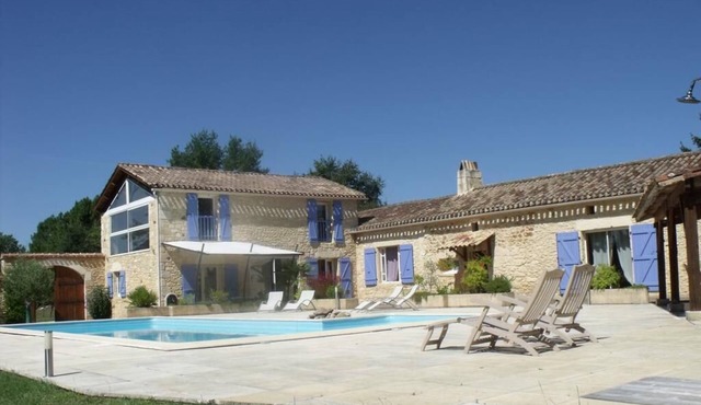 Studio Gîte Prés du Château de Bonaguil Dans une Maison en Pierres