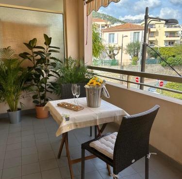 Studio grande terrasse 2 min plage & commerces