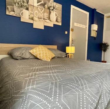 Studio hyper-centre Moissac 30 m2 Calme Cour intérieure vélos logement entier