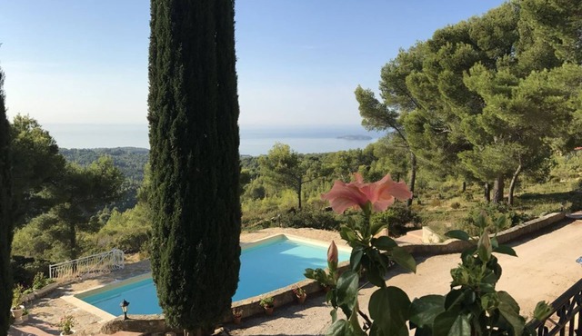 Studio Le petit Ceyreston