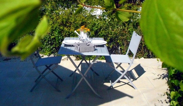 Studio "Petit Nid Cosy De L' Albret" with Private Terrace, Garden, Wi-Fi, and Small Laundry