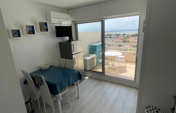 Studio plage avec vue montagne