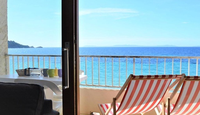 Studio sur plage Cavalière avec terrasse, 1er étage, 2 couchages - FR-1-251-80