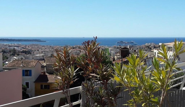 Studio vue mer panoramique sur la baie de Cannes