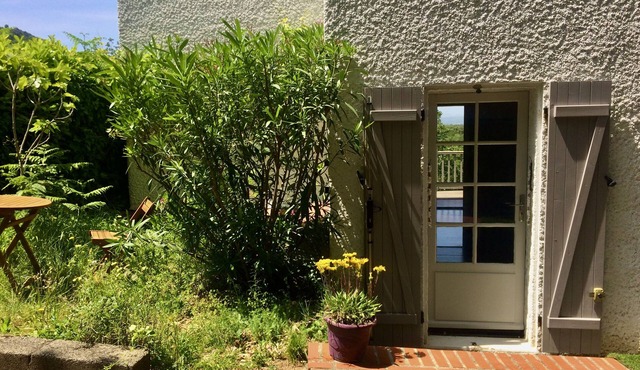 Studio With View, Wooden Terrace and little Garden, Pool, Sea and mountain