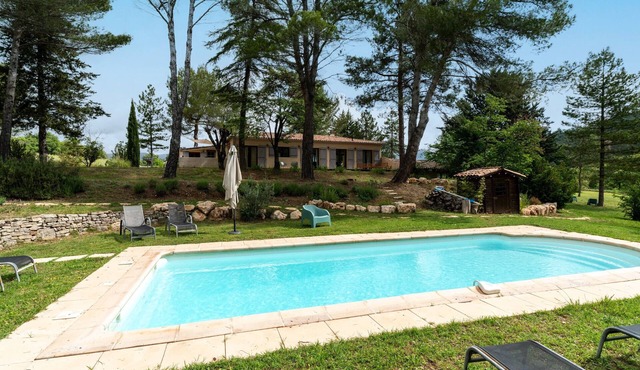 Studio with Pool in the Luberon – Maison Marvic