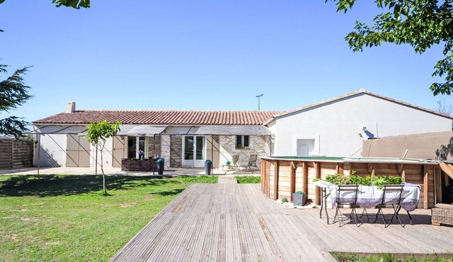 Stunning private villa for 6 people with WIFI, private pool, A/C, TV and patio