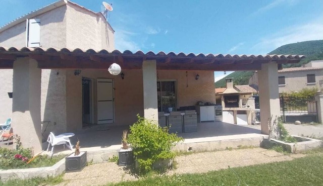Stunning Villa with Pool (available starting in mid-July) near a lake & Fond ADN