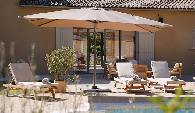 Sublime country house with swimming pool. Absolute peace and quiet in the heart of the Luberon