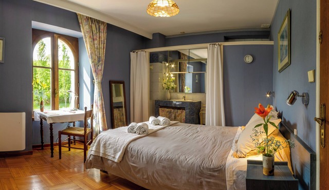 Suite room with private shower and separate toilet