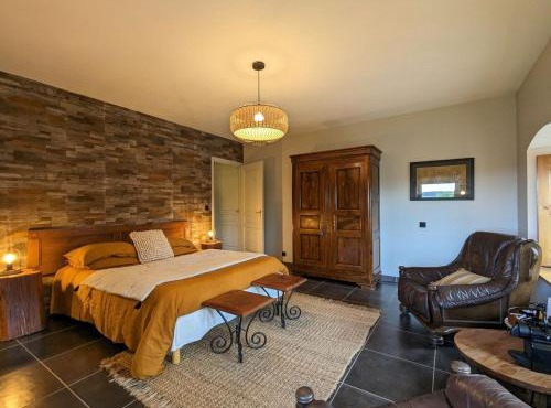 Suite spacieuse avec bien-être, parking, wifi, à Saint-Privat-d'Allier - FR-1-582-491