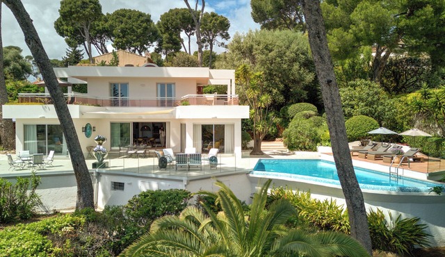 Sun-Drenched Cap d'Antibes Villa with Panoramic Sea Views & Expansive Terrace 🌊