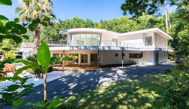 Superb architect villa, in a very beautiful park