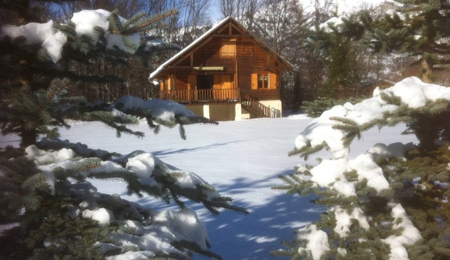 Superb, comfortable, solid wood chalet for 6-8 people