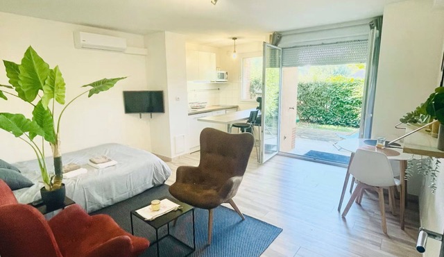 Superb studio in secure residence with swimming pool